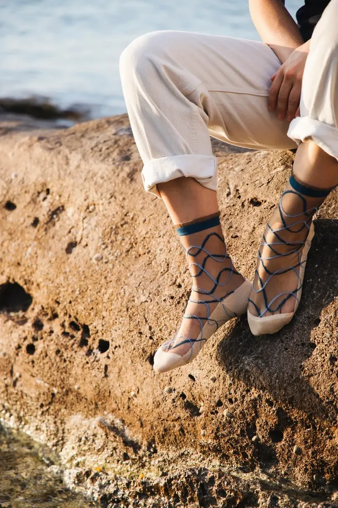 Gifts - Riflessi Bleue 36-38 : Women’s sheer socks with curves - ATELIER ST EUSTACHE