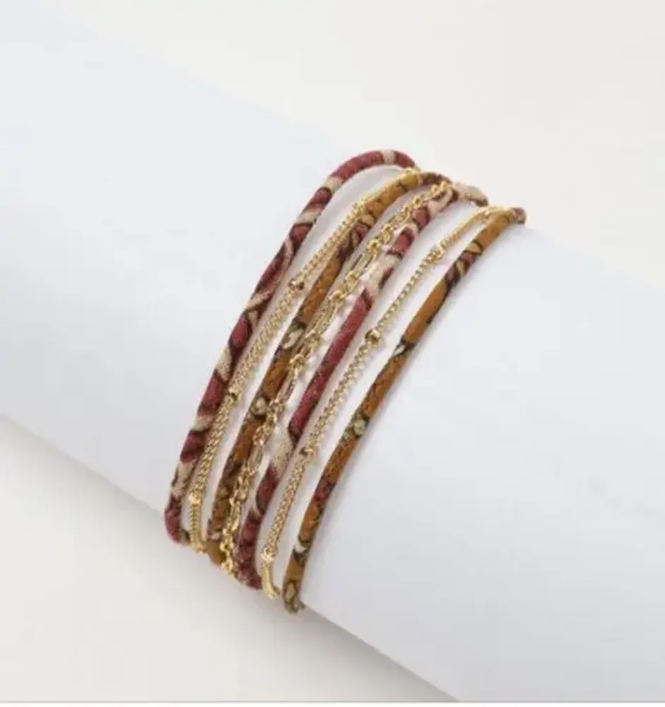 Bracelets - Bracelets en tissu recyclé : macramé, breloques et pompons en sari - I WAS A SARI