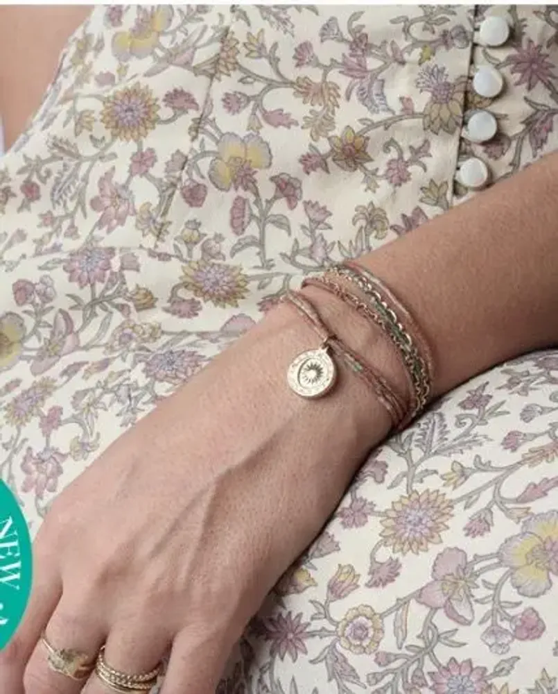 Bracelets - Bracelets en tissu recyclé : macramé, breloques et pompons en sari - I WAS A SARI