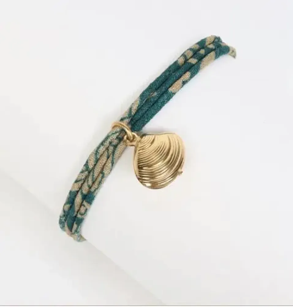 Bracelets - Bracelets en tissu recyclé : macramé, breloques et pompons en sari - I WAS A SARI