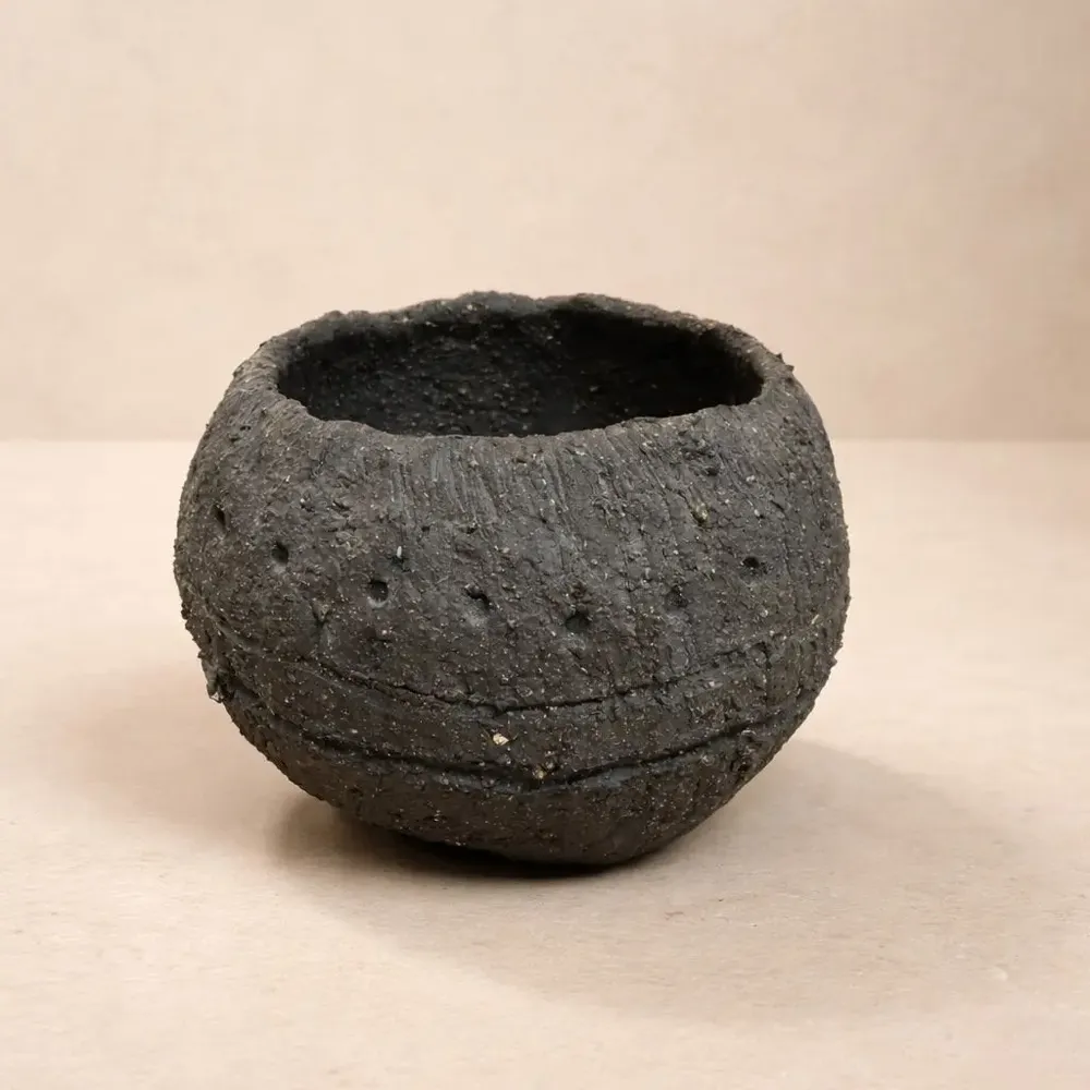 Vases - Vase en grès chamotté texturé, façonné à la main - SNEFERU