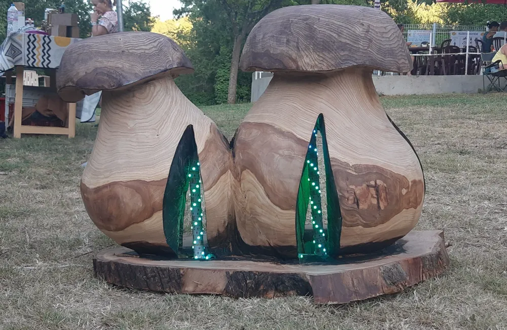 Pièces uniques - Cèpe lumineux tabouret sculpté en bois - BOIS DE LION