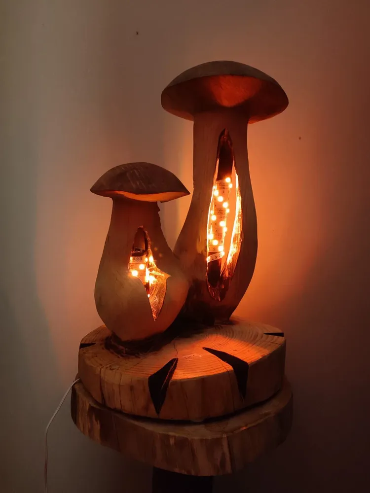Pièces uniques - Cèpe lumineux tabouret sculpté en bois - BOIS DE LION
