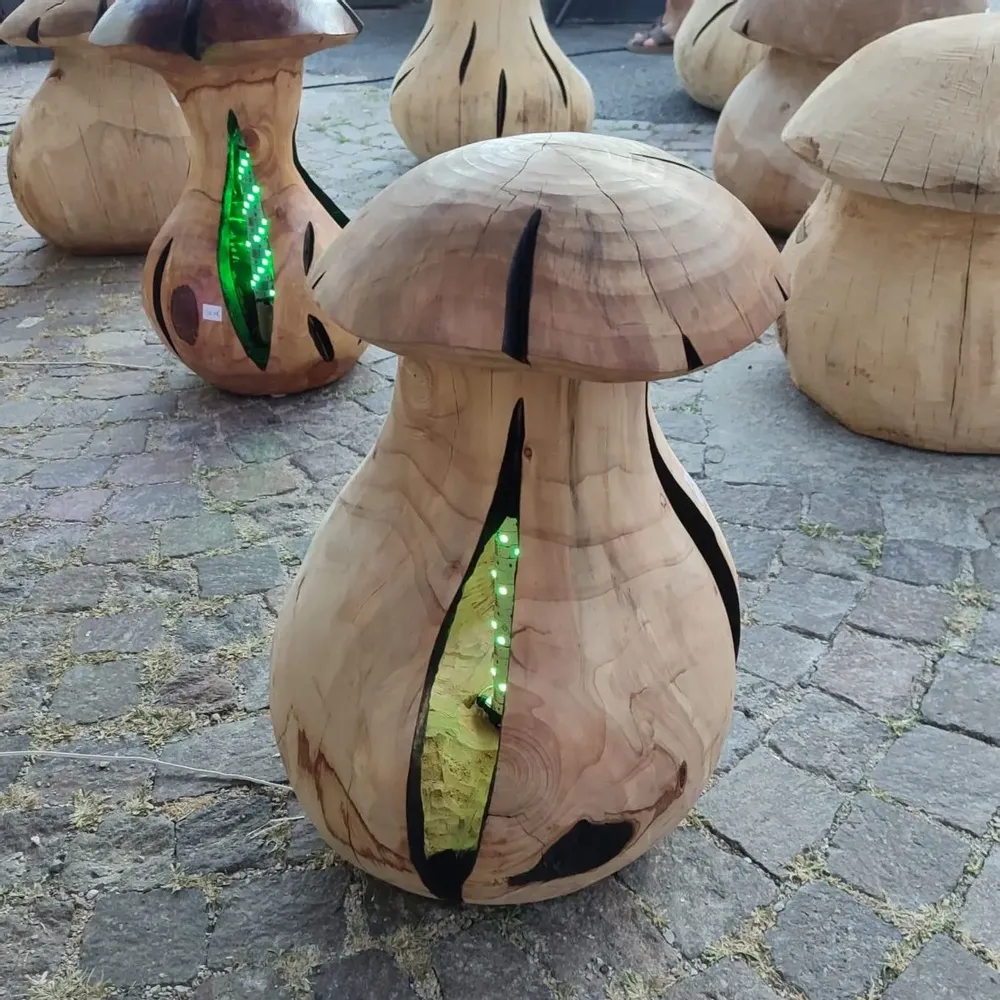 Pièces uniques - Cèpe lumineux tabouret sculpté en bois - BOIS DE LION