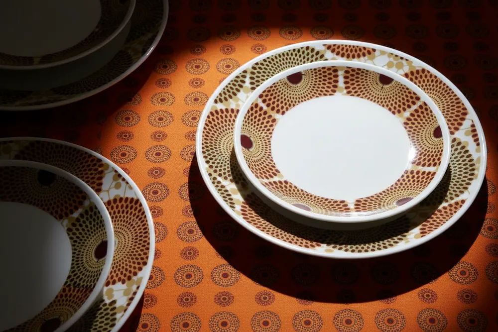 Gifts - Wax Brilliance: Set of 6 customizable French porcelain plates, unique Gammaphone design, handcrafted elegance - KEMI HOME ART