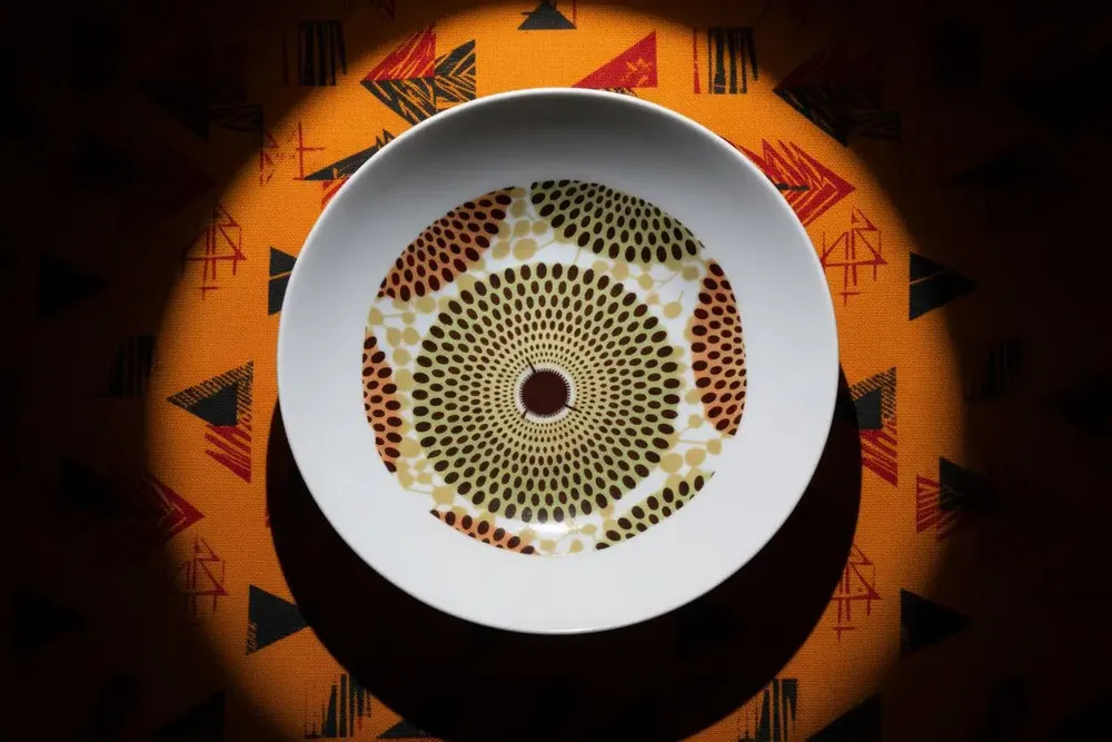 Gifts - Wax Brilliance: Set of 6 customizable French porcelain plates, unique Gammaphone design, handcrafted elegance - KEMI HOME ART