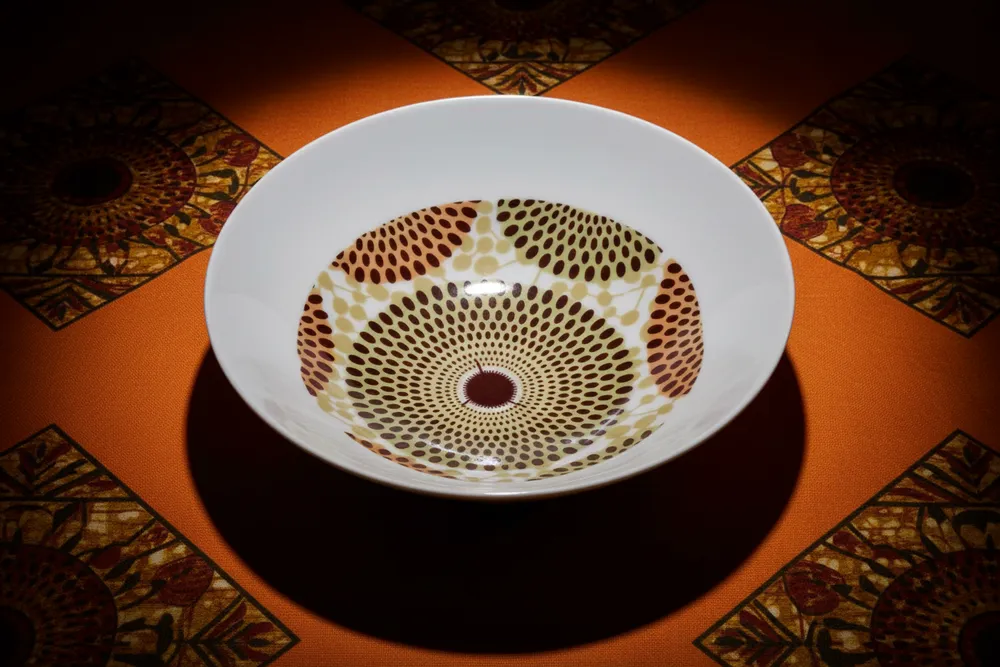 Gifts - Wax Brilliance: Set of 6 customizable French porcelain plates, unique Gammaphone design, handcrafted elegance - KEMI HOME ART