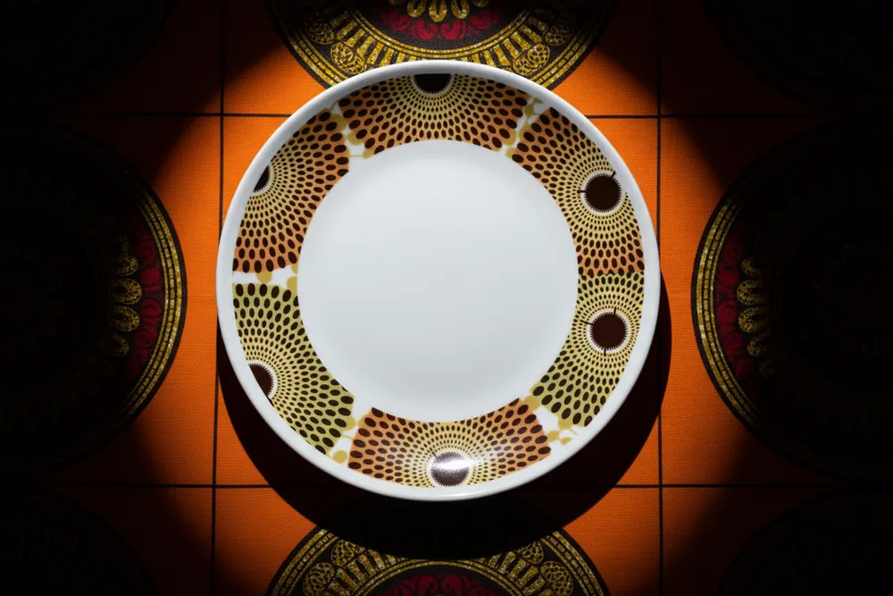 Gifts - Wax Brilliance: Set of 6 customizable French porcelain plates, unique Gammaphone design, handcrafted elegance - KEMI HOME ART