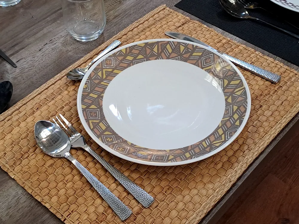 Gifts - Customizable Culinary Art Set: 6 Fine Porcelain Plates with Unique Bogolan Patterns - Made-to-Order Creations - KEMI HOME ART