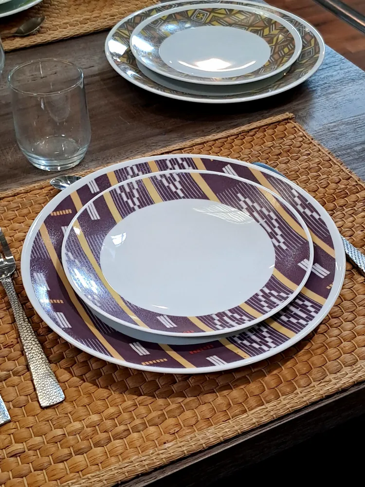 Gifts - Limited Edition: Set of 6 Customizable Porcelain Plates - Baoulé Black & Yellow Motif, Unique Ivorian Craftsmanship - KEMI HOME ART