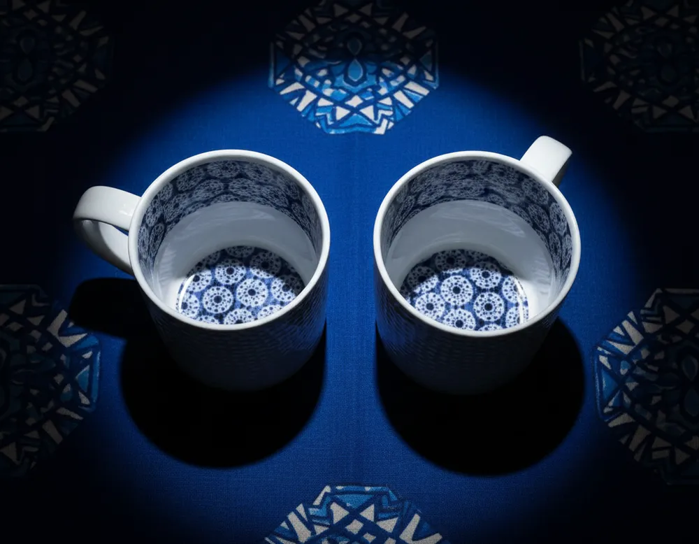 Cadeaux - Mug Indigo Personnalisable : Porcelaine Française aux Motifs Solaires Africains, Créations Uniques et Sur Mesure - KEMI HOME ART