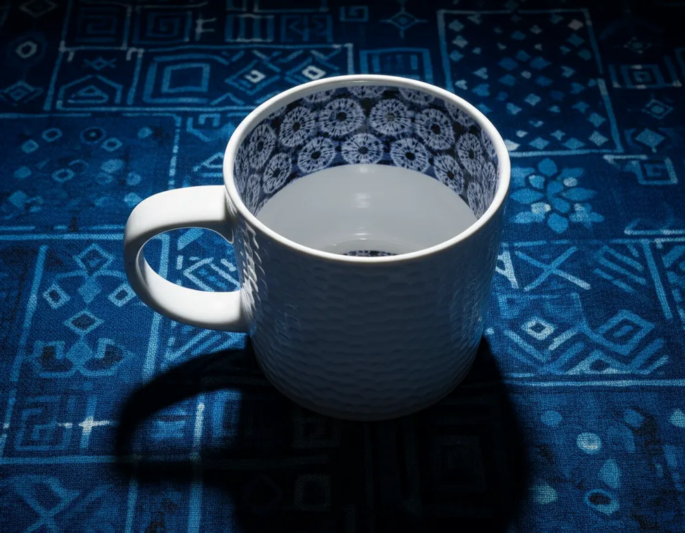 Cadeaux - Mug Indigo Personnalisable : Porcelaine Française aux Motifs Solaires Africains, Créations Uniques et Sur Mesure - KEMI HOME ART