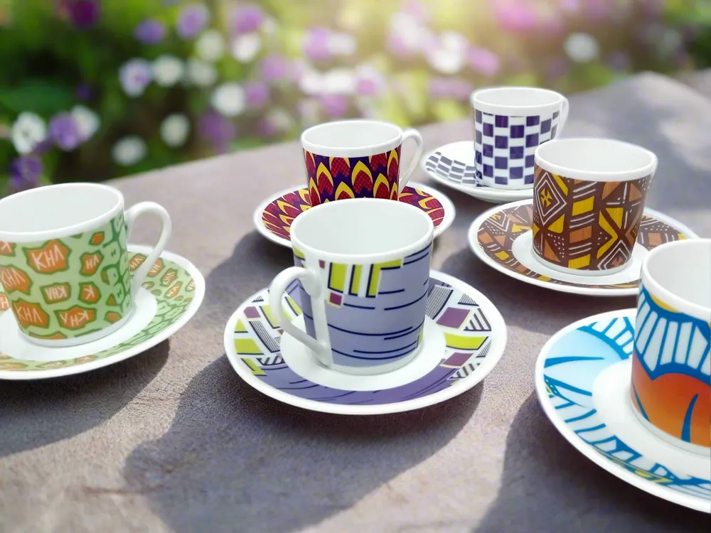 Cadeaux - Élégante Tasse à Café Personnalisable avec Soucoupe en Porcelaine Fine - Motif WAX Milliardaire Unique et Sur Mesure - KEMI HOME ART