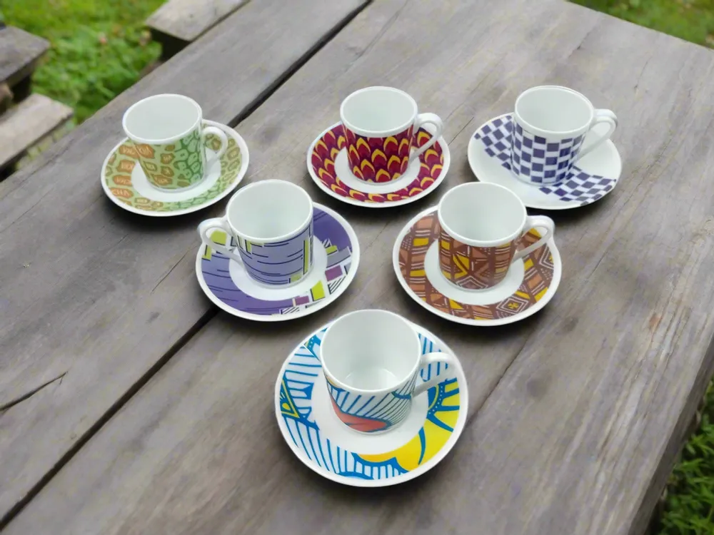Cadeaux - Élégante Tasse à Café Personnalisable avec Soucoupe en Porcelaine Fine - Motif WAX Milliardaire Unique et Sur Mesure - KEMI HOME ART