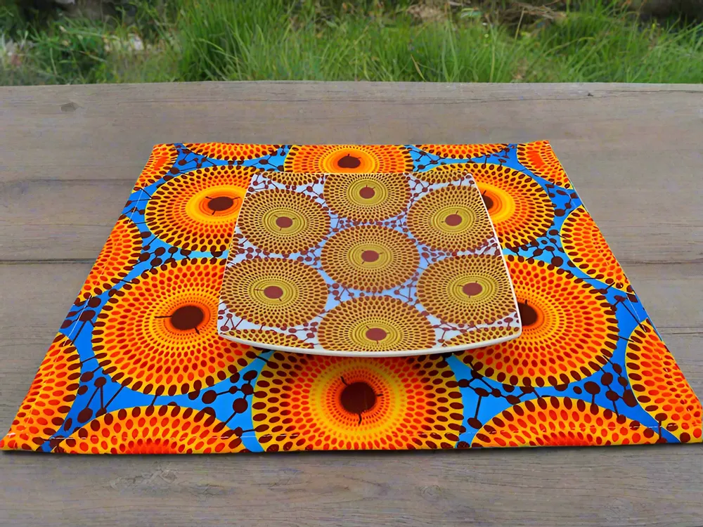 Gifts - Culinary Art Set: 6 Customizable Square French Porcelain Plates - Unique Gammaphone Pattern - KEMI HOME ART