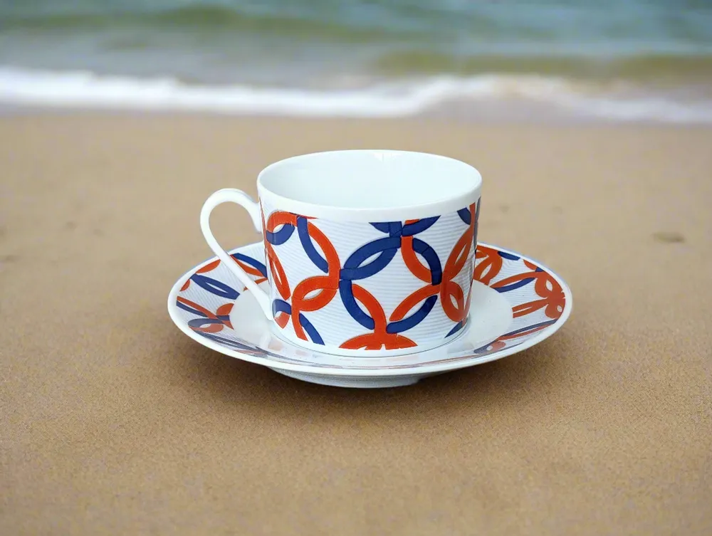 Cadeaux - Élégante tasse à thé personnalisable en porcelaine française avec motifs WAX africains - Soucoupe assortie - Pièce unique sur commande - KEMI HOME ART