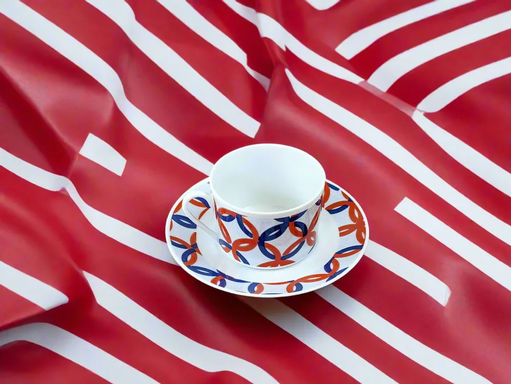 Cadeaux - Élégante tasse à thé personnalisable en porcelaine française avec motifs WAX africains - Soucoupe assortie - Pièce unique sur commande - KEMI HOME ART
