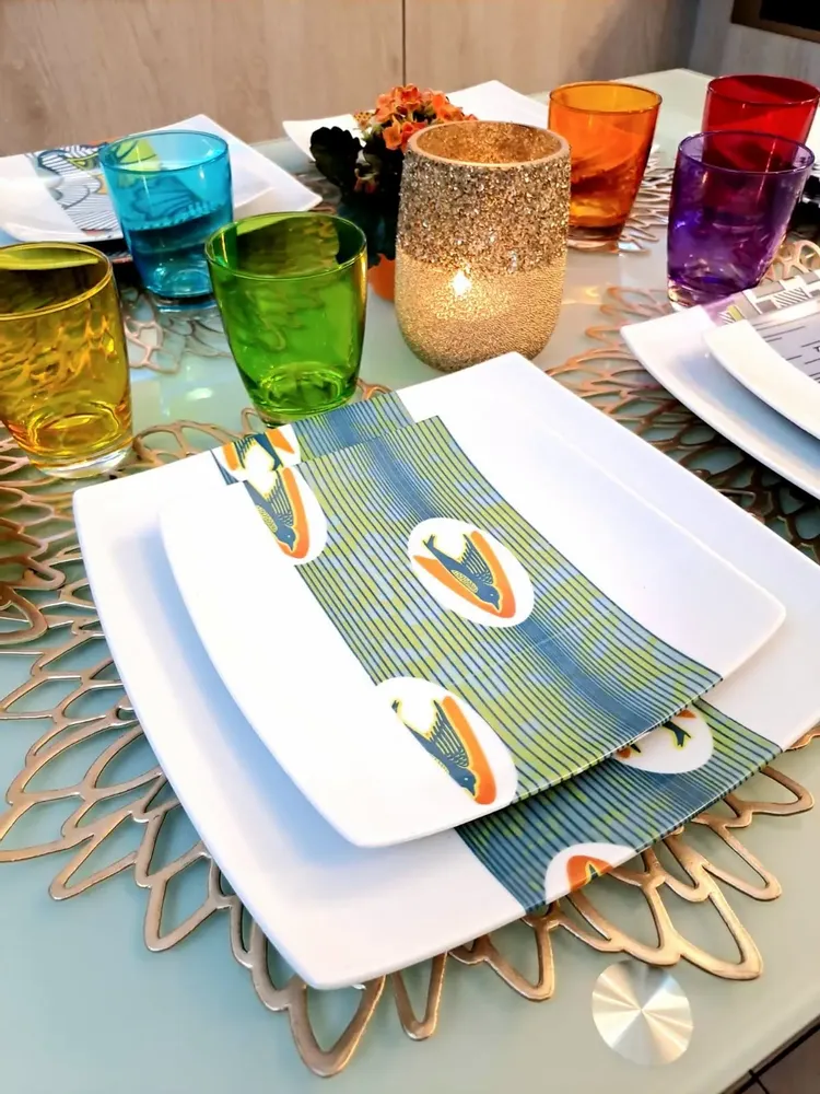 Gifts - WAX Sparkle: Set of 12 Customizable Square Plates in Fine Porcelain, Swallow Motif - French Handcrafted Made-to-Order - KEMI HOME ART