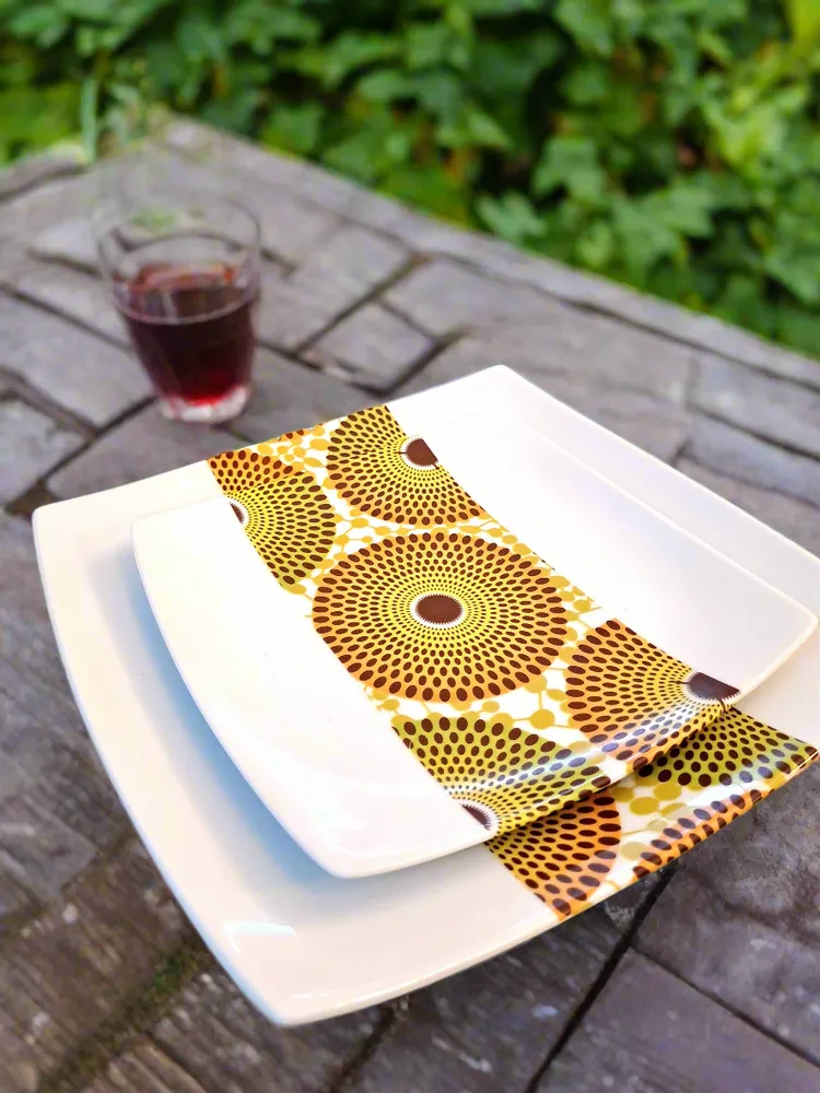 Cadeaux - Édition Limitée : Coffret d'Assiettes en Porcelaine Personnalisables au Motif Gammaphone - L'Art du Son à Votre Table - KEMI HOME ART