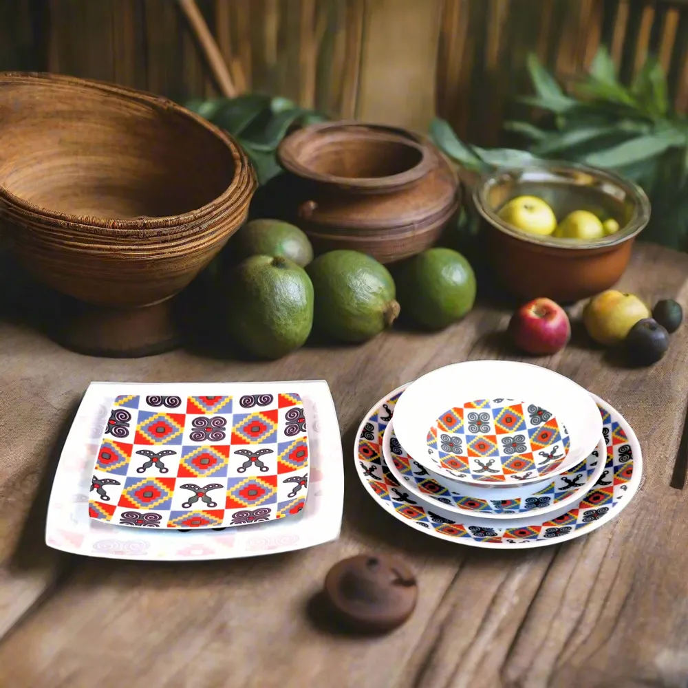 Cadeaux - Édition Limitée : Coffret de 12 Assiettes en Porcelaine Française Personnalisables aux Symboles Adinkra - Artisanat d'Excellence - KEMI HOME ART