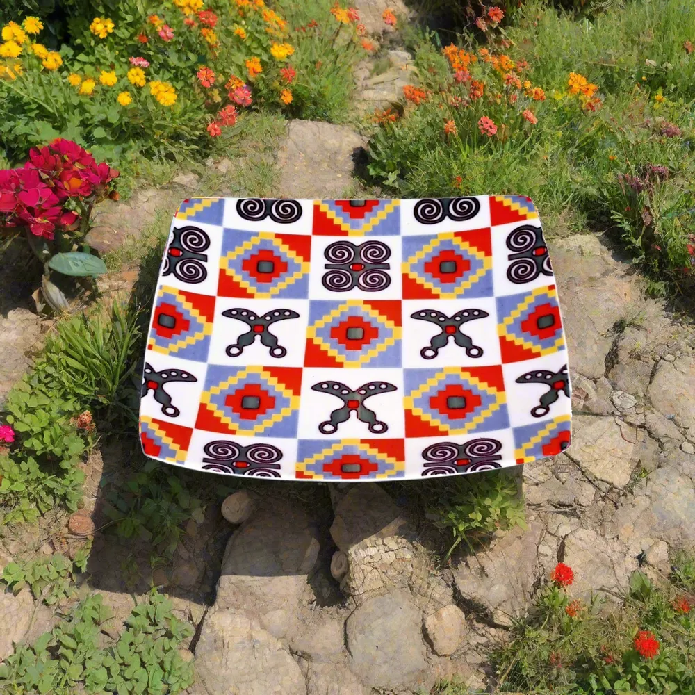 Cadeaux - Édition Limitée : Coffret de 12 Assiettes en Porcelaine Française Personnalisables aux Symboles Adinkra - Artisanat d'Excellence - KEMI HOME ART