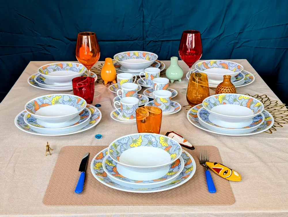 Gifts - Customizable Porcelain Plate Set - Wedding Flowers & Elegant Rings Motif - Unique Piece for Celebrations - KEMI HOME ART