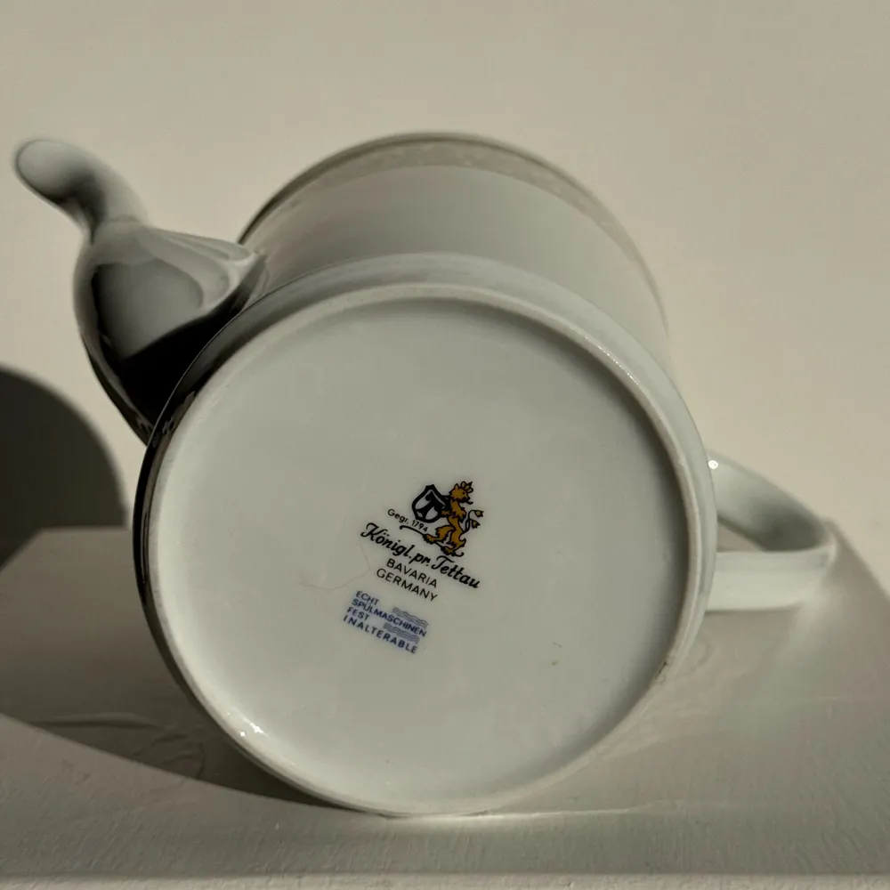 Tea and coffee accessories - Porcelain teapot from Bavaria Germany blue border - OFFICE OBJETS