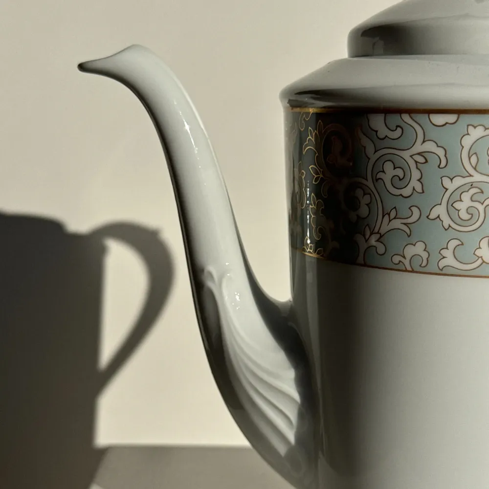 Tea and coffee accessories - Porcelain teapot from Bavaria Germany blue border - OFFICE OBJETS