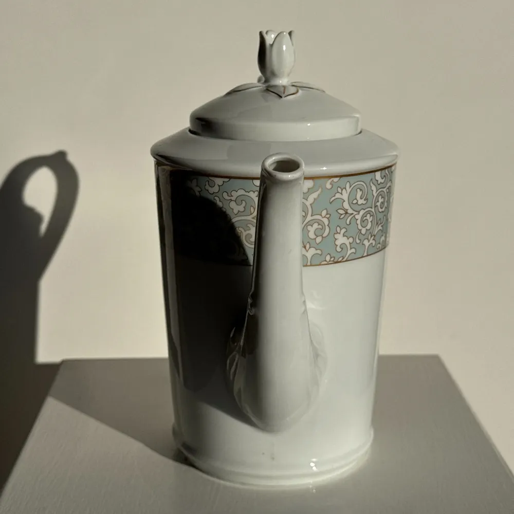 Tea and coffee accessories - Porcelain teapot from Bavaria Germany blue border - OFFICE OBJETS