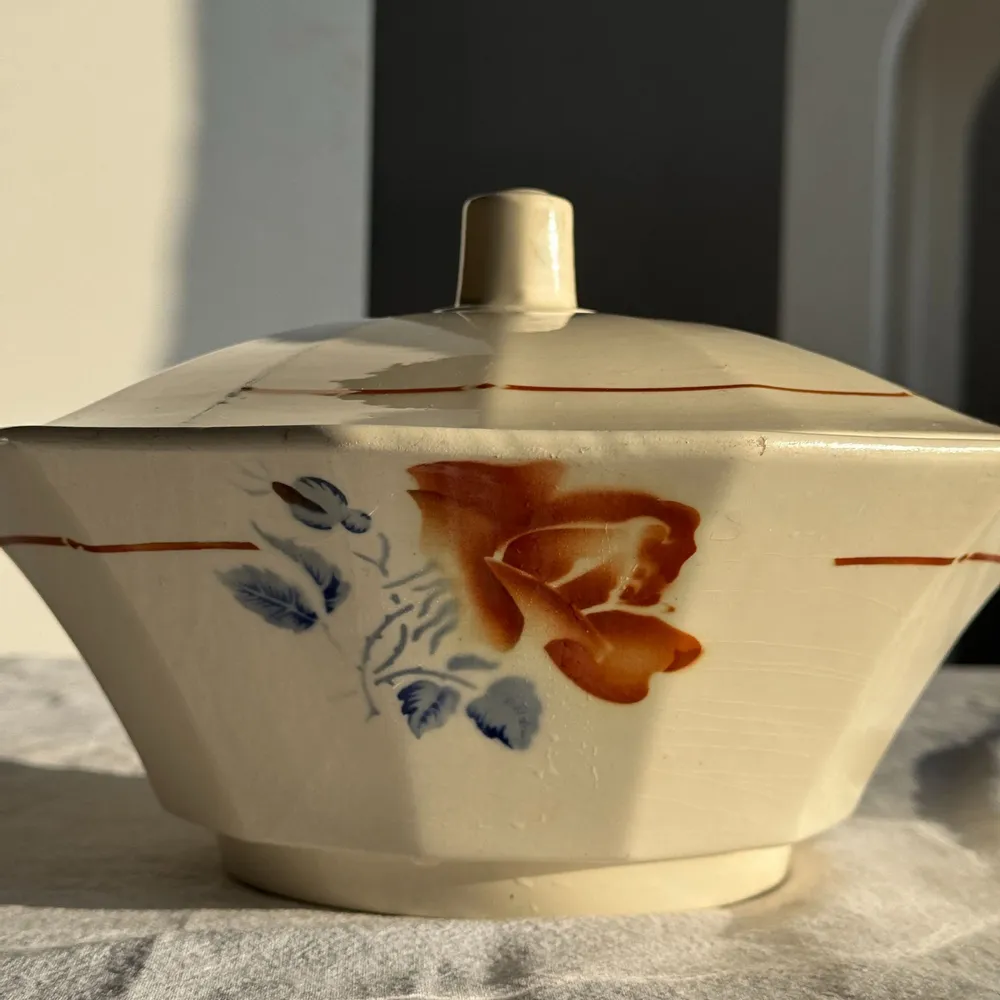 Platter and bowls - Sarreguemines tureen with antique lid with rose pattern D33 H28 - OFFICE OBJETS