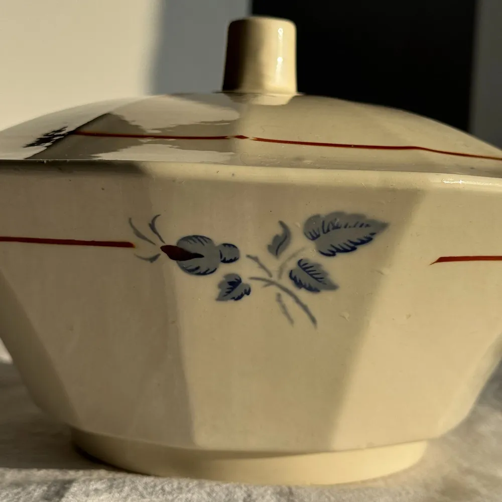 Platter and bowls - Sarreguemines tureen with antique lid with rose pattern D33 H28 - OFFICE OBJETS