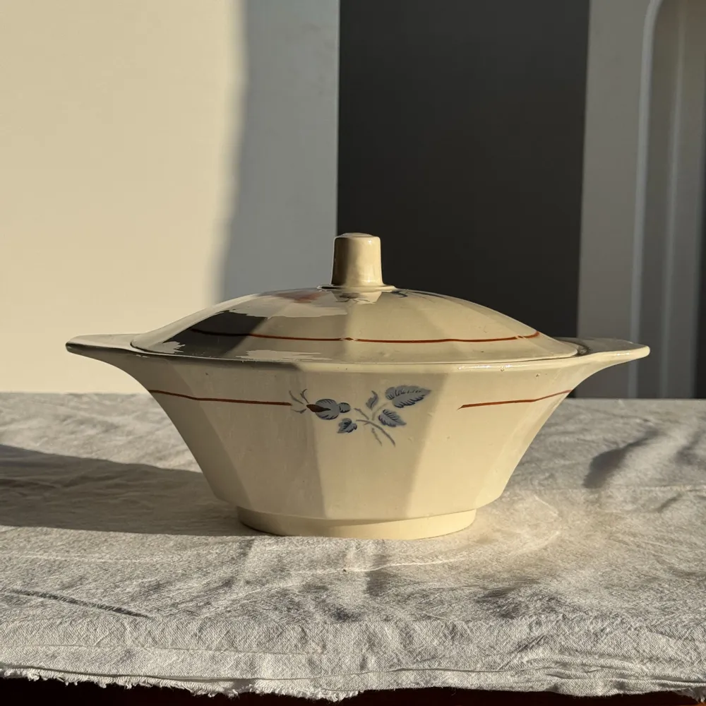 Platter and bowls - Sarreguemines tureen with antique lid with rose pattern D33 H28 - OFFICE OBJETS