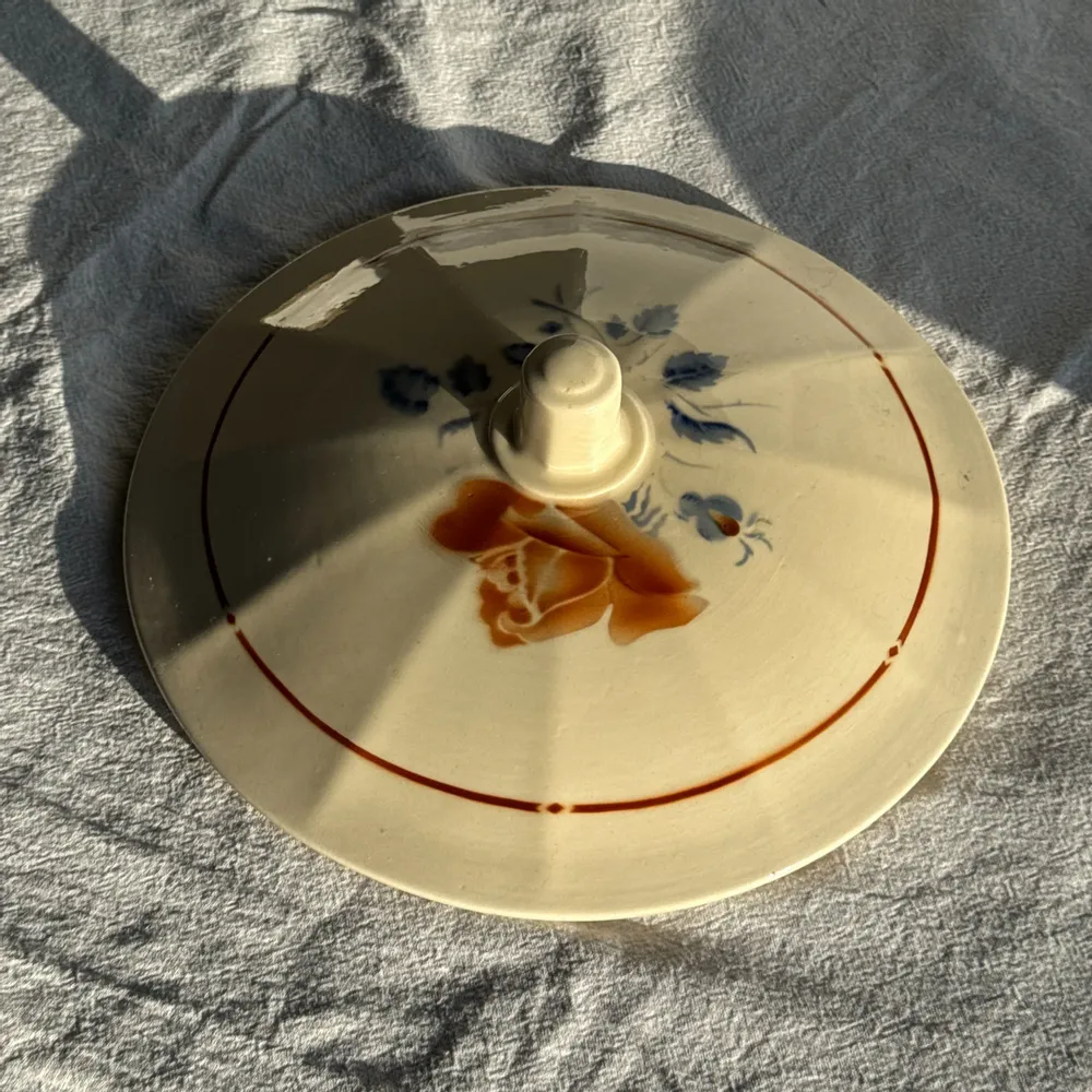 Platter and bowls - Sarreguemines tureen with antique lid with rose pattern D33 H28 - OFFICE OBJETS