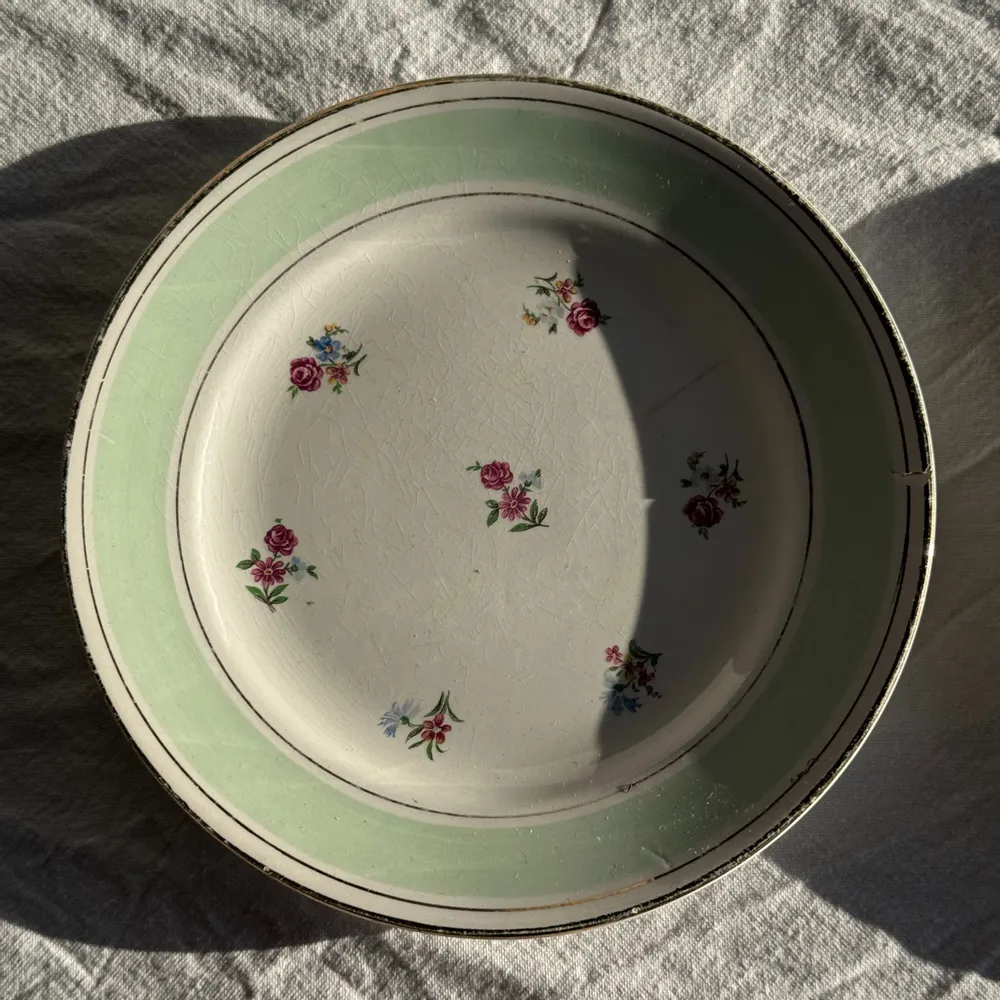 Formal plates - Set of 7 small turquoise dessert plates with gold border L'amandino - OFFICE OBJETS