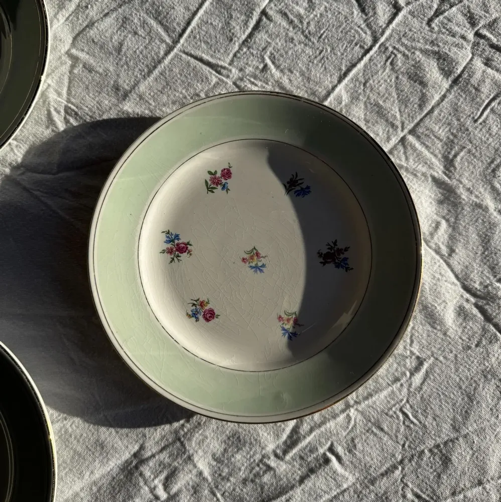 Formal plates - Set of 7 small turquoise dessert plates with gold border L'amandino - OFFICE OBJETS