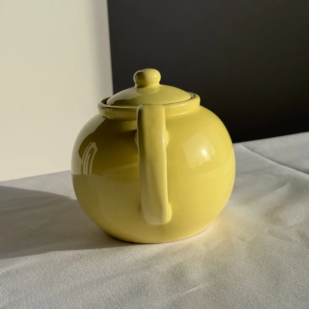 Tea and coffee accessories - Vintage yellow teapot ball H15.5cm D9cm - OFFICE OBJETS