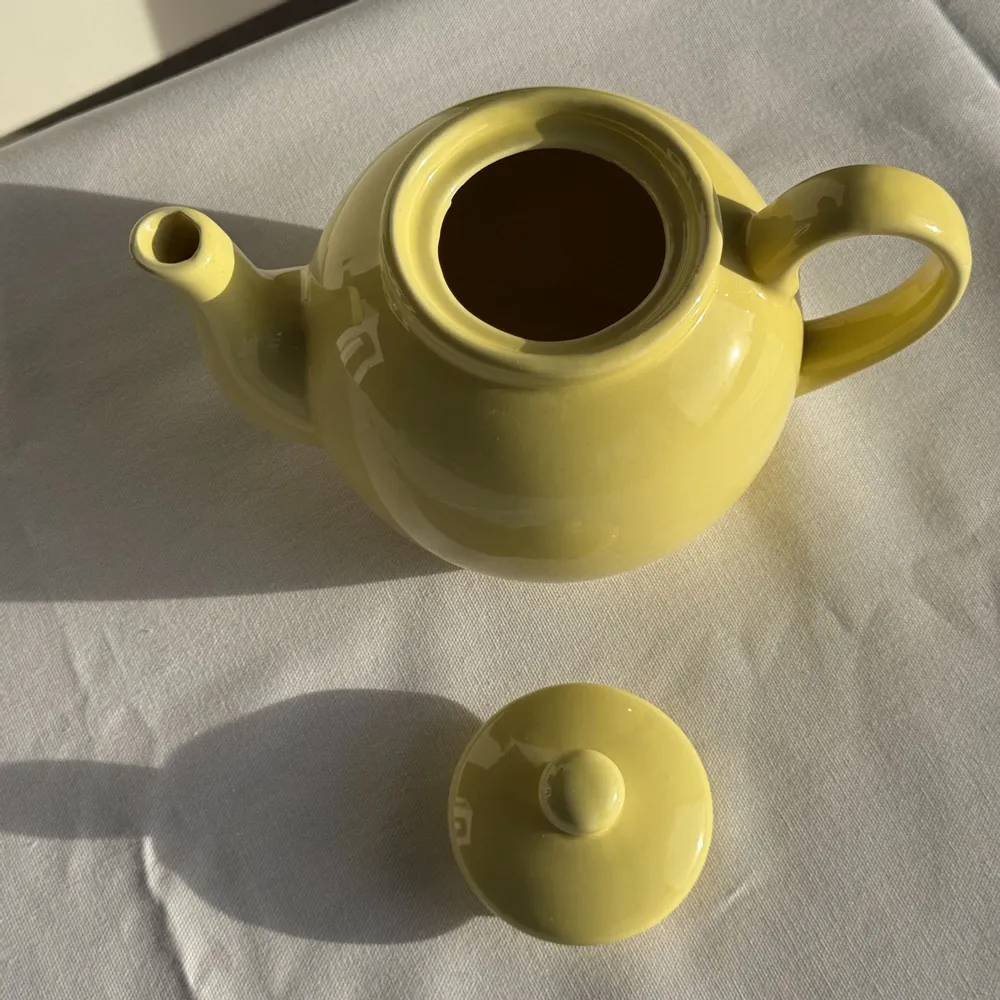 Tea and coffee accessories - Vintage yellow teapot ball H15.5cm D9cm - OFFICE OBJETS