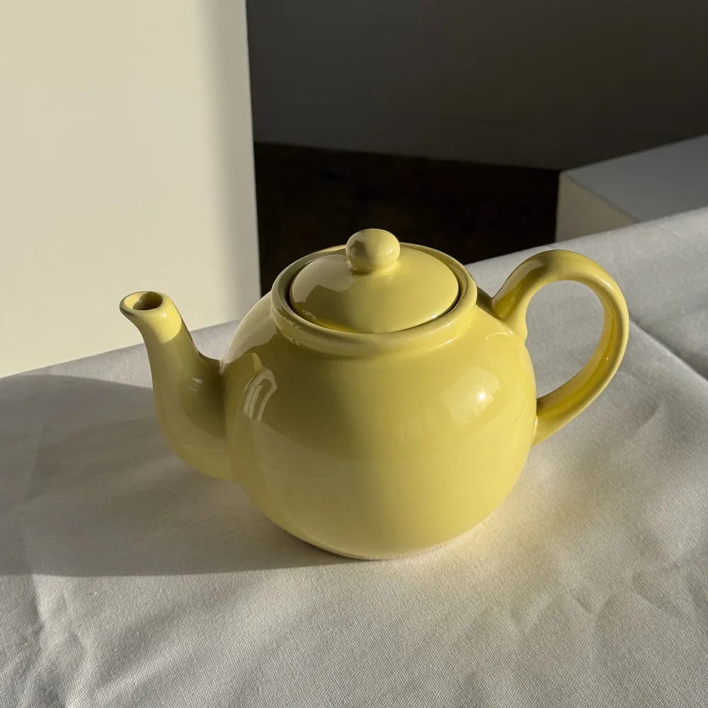 Tea and coffee accessories - Vintage yellow teapot ball H15.5cm D9cm - OFFICE OBJETS