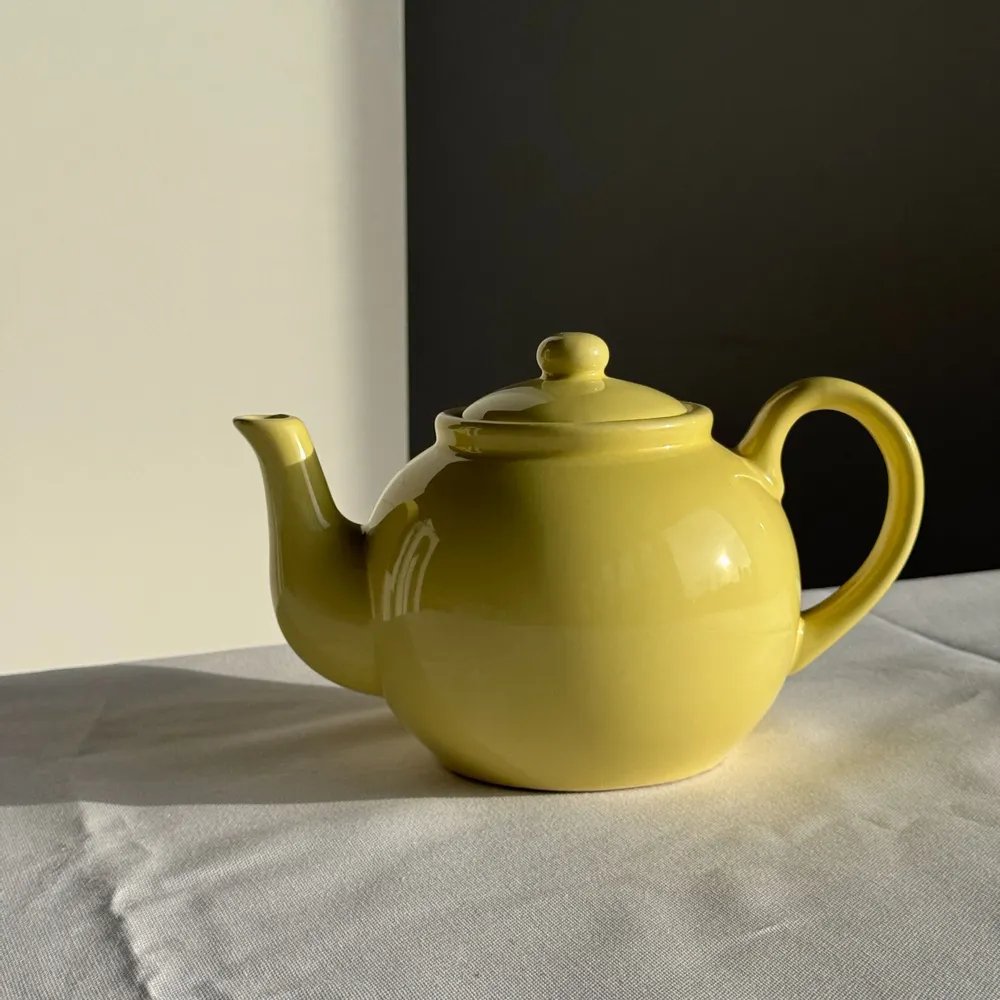 Tea and coffee accessories - Vintage yellow teapot ball H15.5cm D9cm - OFFICE OBJETS