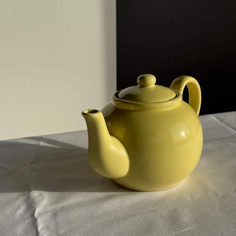 Tea and coffee accessories - Vintage yellow teapot ball H15.5cm D9cm - OFFICE OBJETS