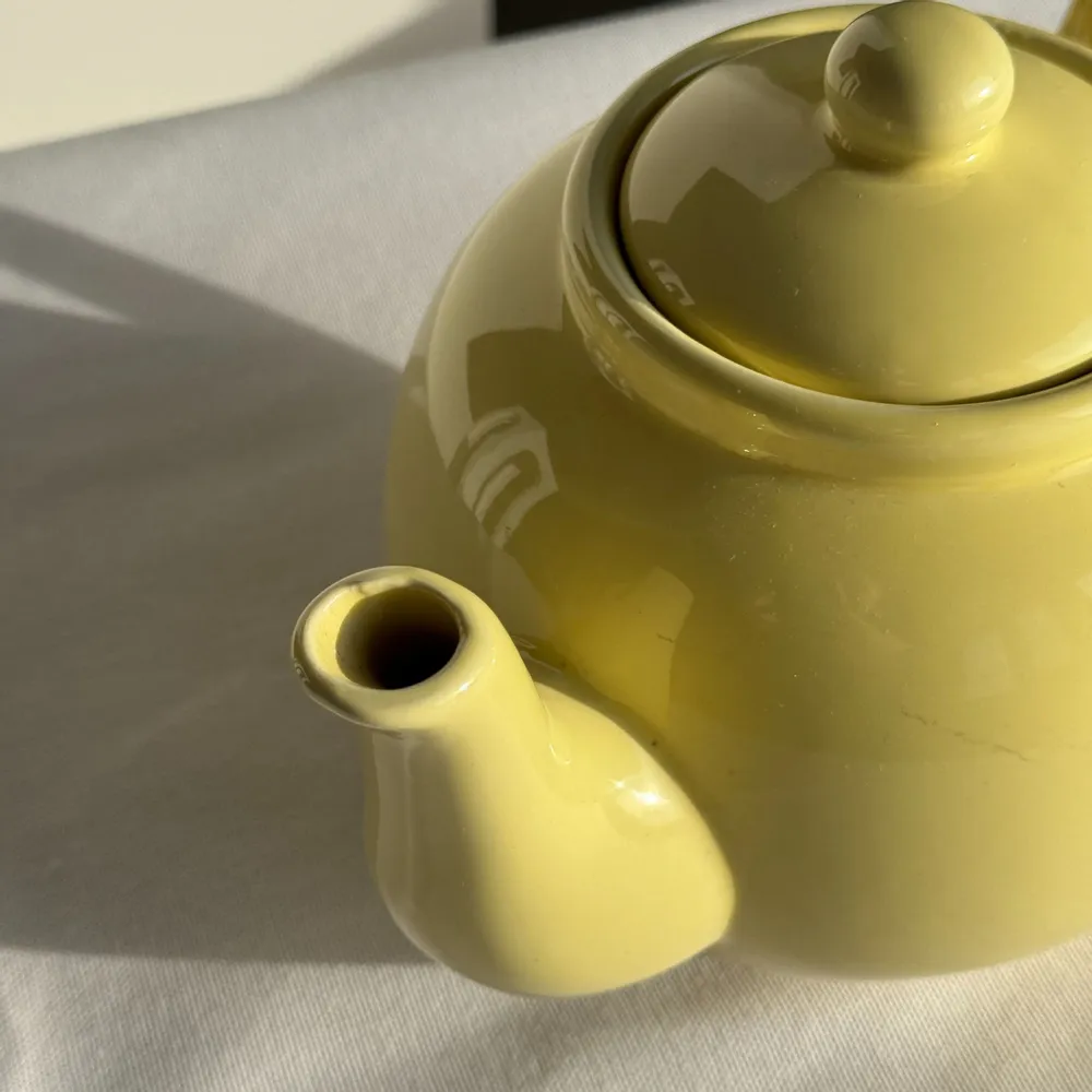 Tea and coffee accessories - Vintage yellow teapot ball H15.5cm D9cm - OFFICE OBJETS