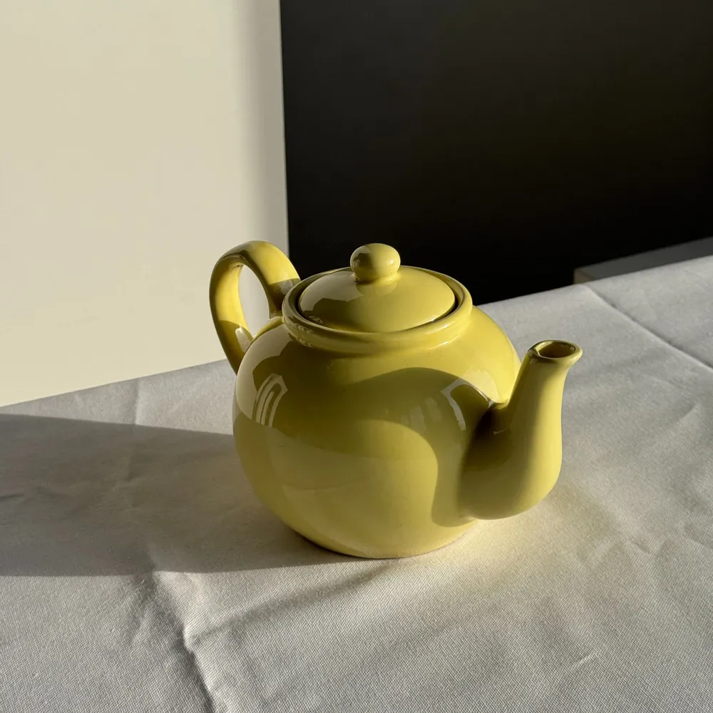 Tea and coffee accessories - Vintage yellow teapot ball H15.5cm D9cm - OFFICE OBJETS