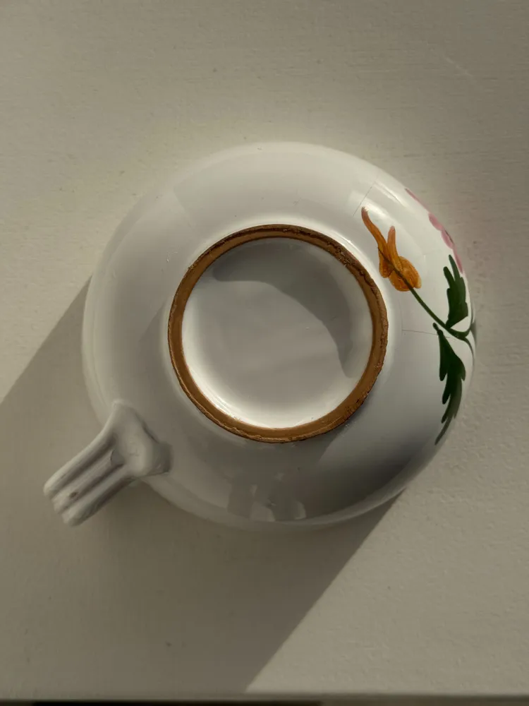 Tasses et mugs - Grande tasse en faïence à liseré rose et motif de fleurs rose H7 D15 - OFFICE OBJETS