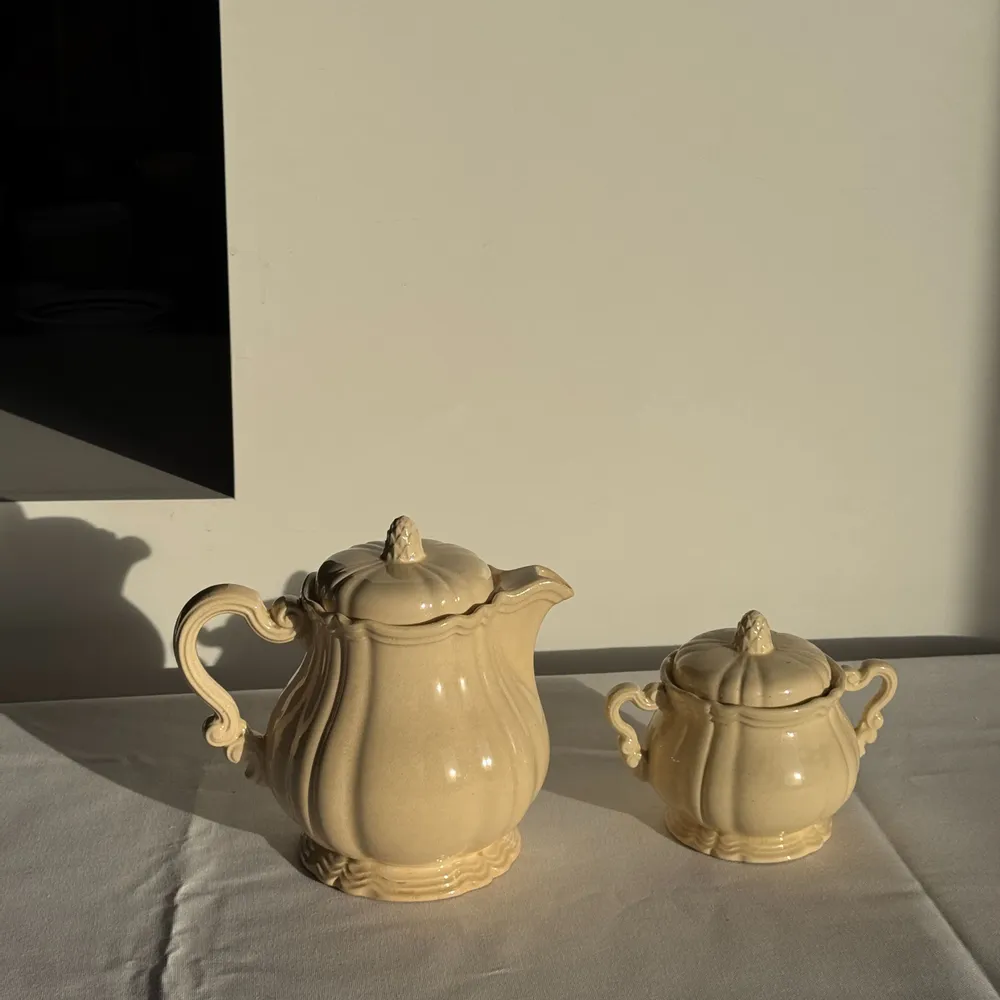 Accessoires thé et café - Théière crème et son pot à sucre Sarreguemines France - OFFICE OBJETS