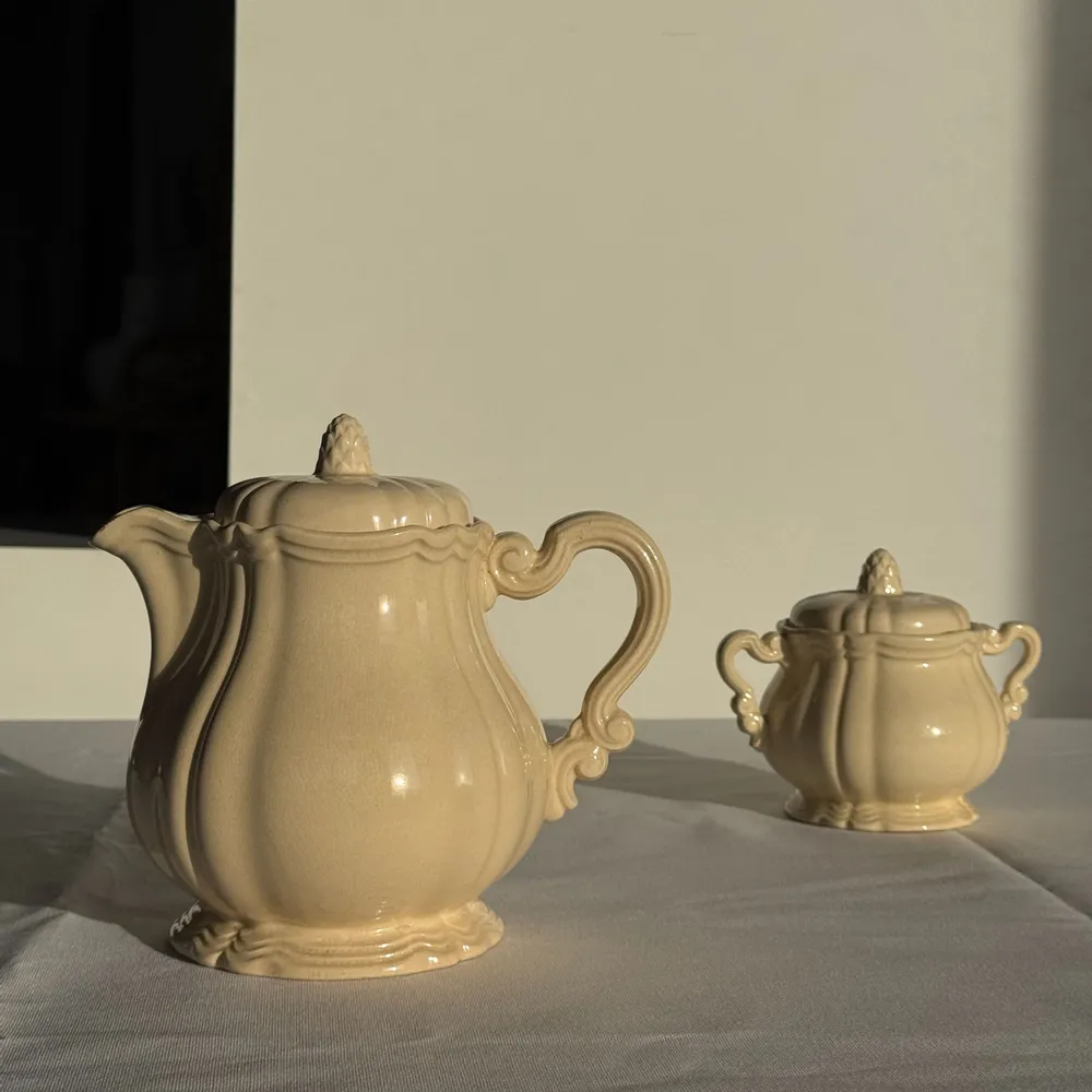 Accessoires thé et café - Théière crème et son pot à sucre Sarreguemines France - OFFICE OBJETS