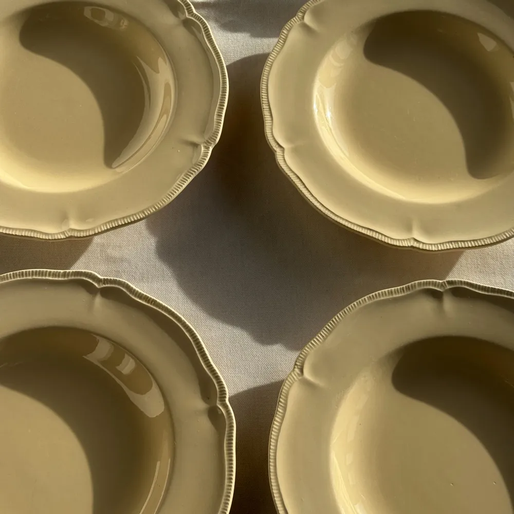 Assiettes de réception - Lot de 6 assiettes crème en faïence Longchamp D25 - OFFICE OBJETS