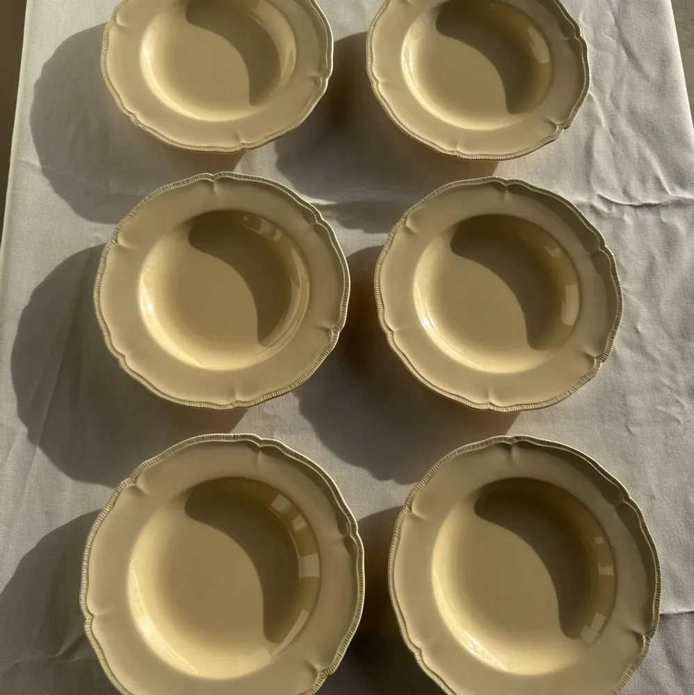 Assiettes de réception - Lot de 6 assiettes crème en faïence Longchamp D25 - OFFICE OBJETS