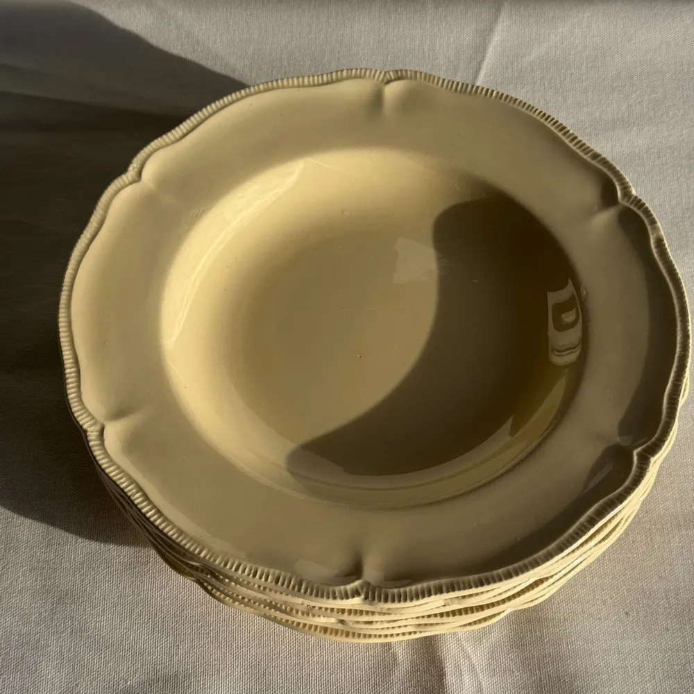 Assiettes de réception - Lot de 6 assiettes crème en faïence Longchamp D25 - OFFICE OBJETS