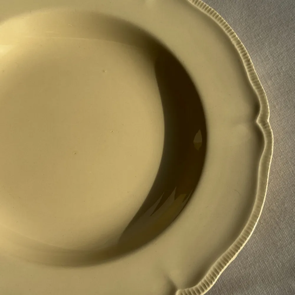 Assiettes de réception - Lot de 6 assiettes crème en faïence Longchamp D25 - OFFICE OBJETS