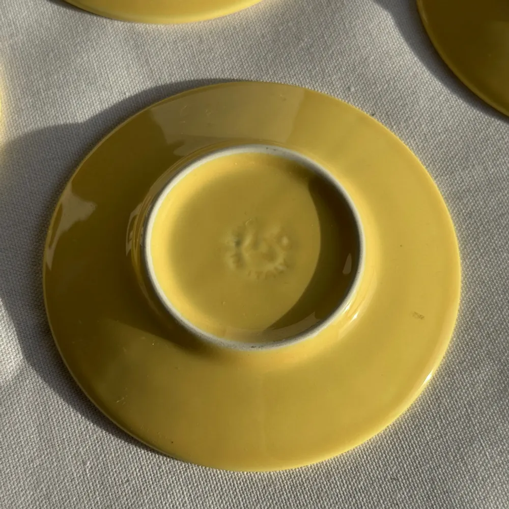 Mugs - Set of 4 Italian espresso cups and vintage yellow saucers - OFFICE OBJETS